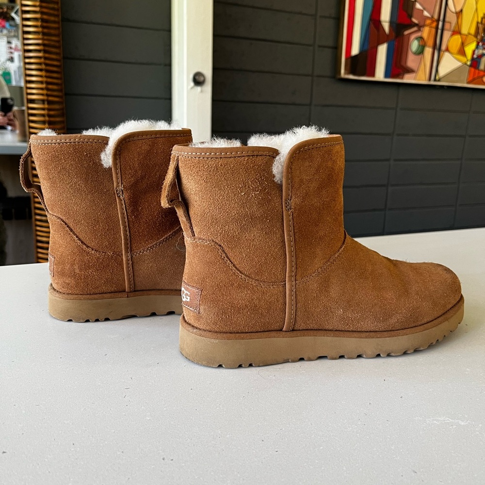 Ugg bootie size 6.5 Chesnut